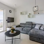 Apartment Beeindruckendes Nur 500 Meter Zum Mit Meerblick, Sauna, Gym, Pool