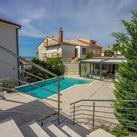 Beeindruckendes Nur 500 Meter Zum Mit Meerblick, Sauna, Gym, Pool Lägenhet