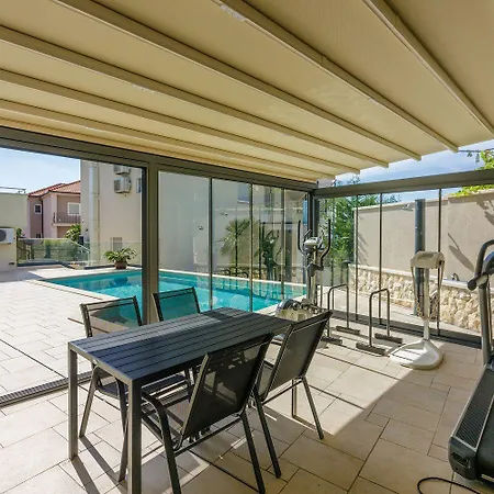 Apartmán Beeindruckendes Nur 500 Meter Zum Mit Meerblick, Sauna, Gym, Pool Crikvenica