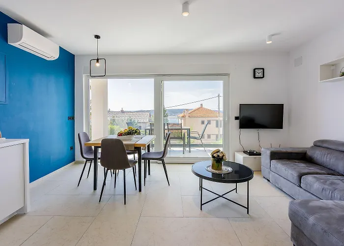 Beeindruckendes Nur 500 Meter Zum Mit Meerblick, Sauna, Gym, Pool